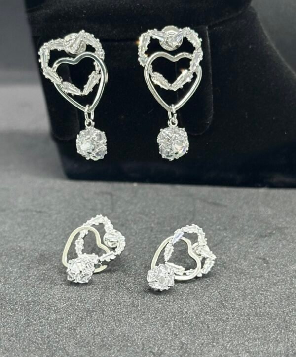 أقراط القلب المتدلية (Heart Drop Earrings)