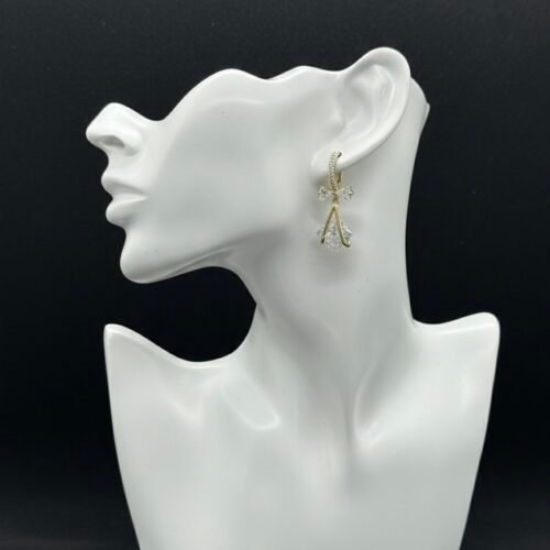 أقراط القوس والتدلي المعين (Bow and Diamond Drop Earrings)