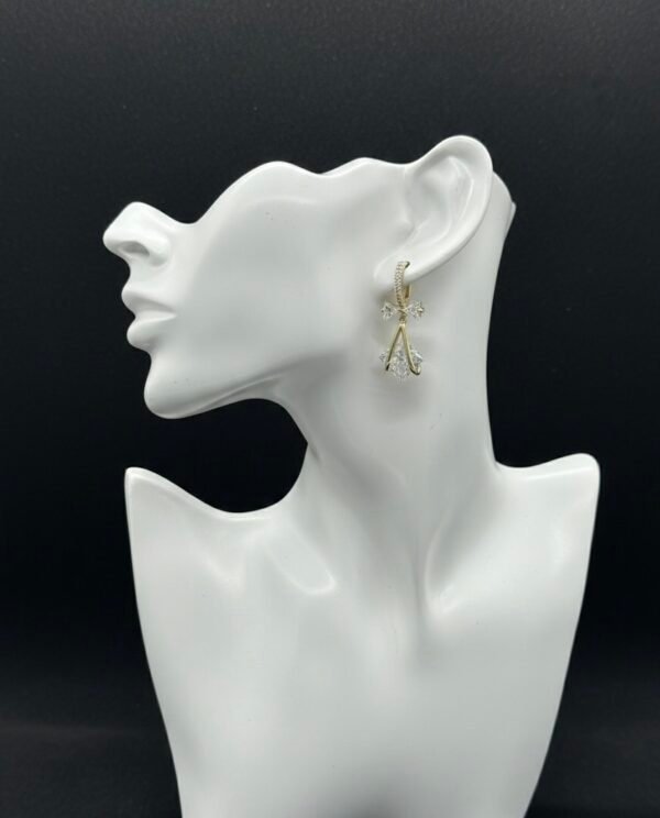 أقراط القوس والتدلي المعين (Bow and Diamond Drop Earrings)